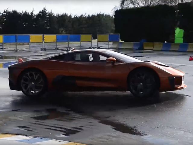 Jaguar C-X75 - лучший суперкар для злодея